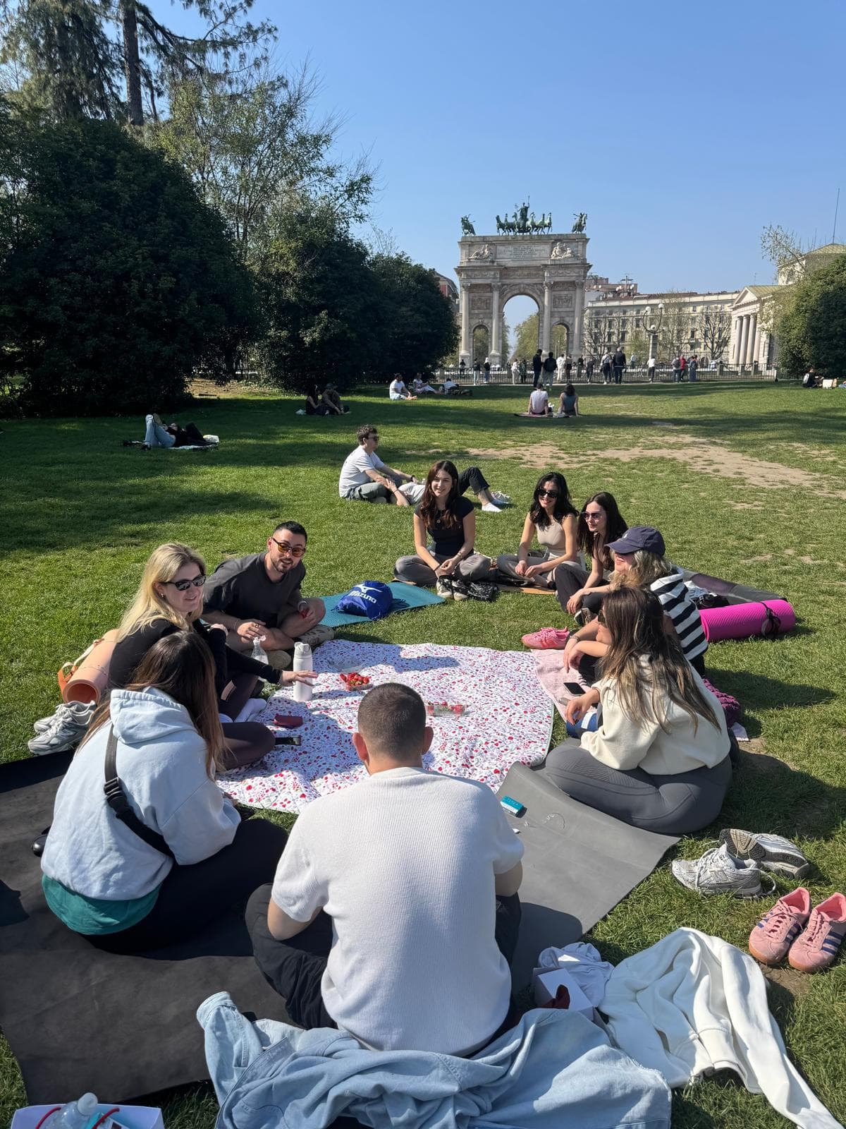 Community picnic at Arco della Pace in Milan